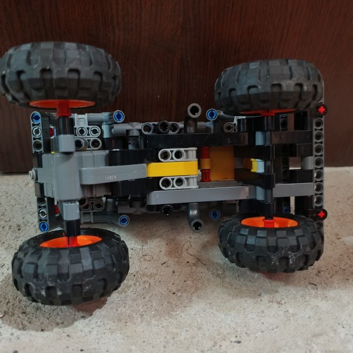 Lego technic cu motor