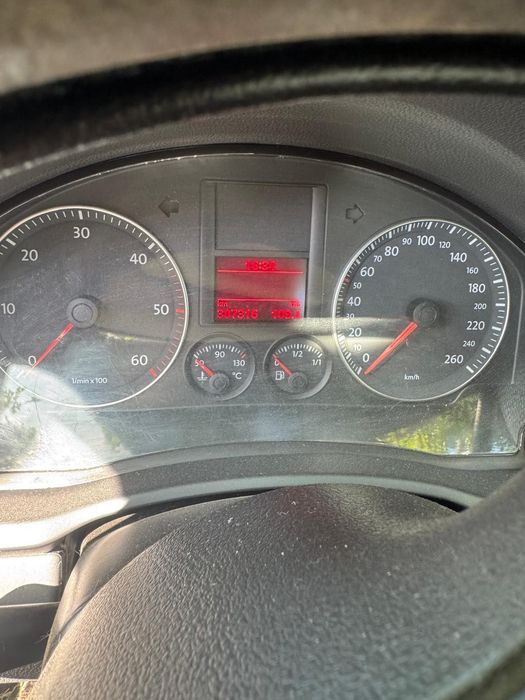 Volkswagen Jetta, 2.372 € — imagine 5