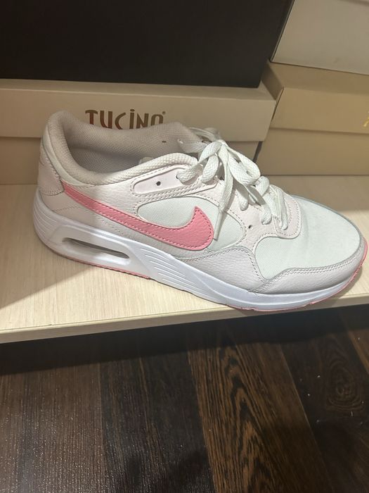 кроссовки для девушек