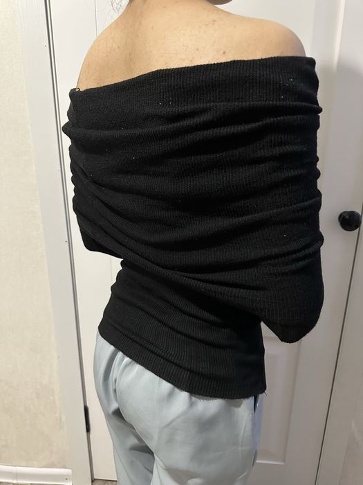 Лонгслив с открытыми плечами