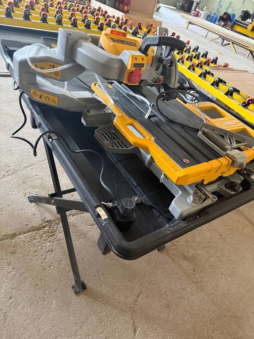 Пила DeWALT для камня