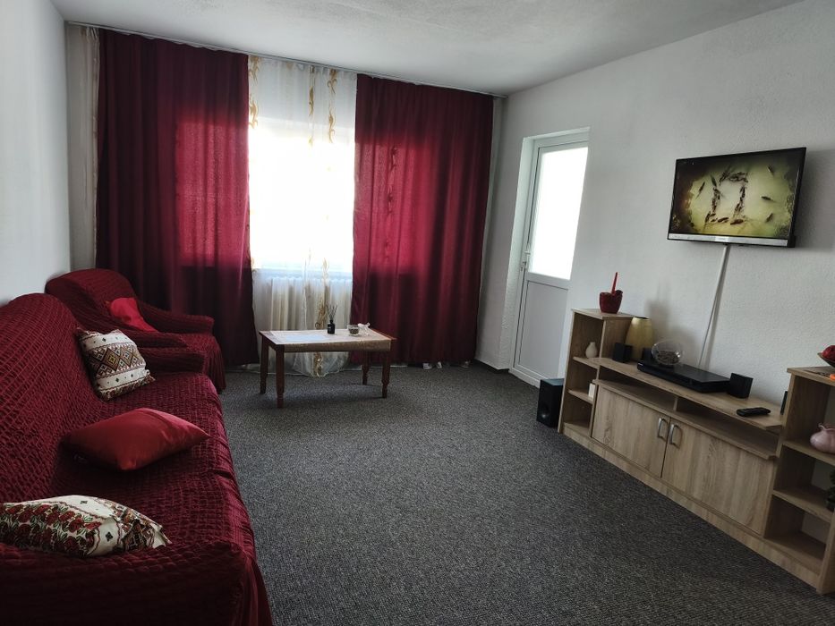 Închiriez apartament cu 2 camere  cartier Exercițiu etajul 2 , vis- a- vis de școala nr.16 in apropiere piața ,statie autobuz , bănci,farmaci, etc