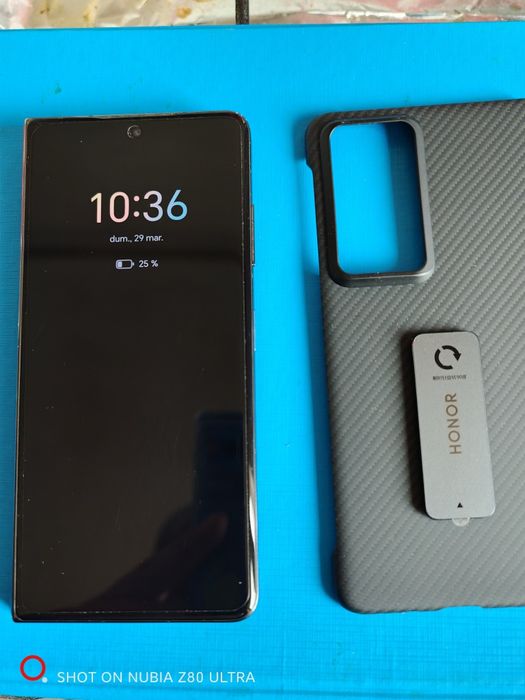 Honor Magic V2..