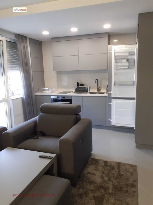 Дава се под наем Тристаен апартамент в Пловдив, Кършияка - 110 кв.м за 816 € - Снимка #7