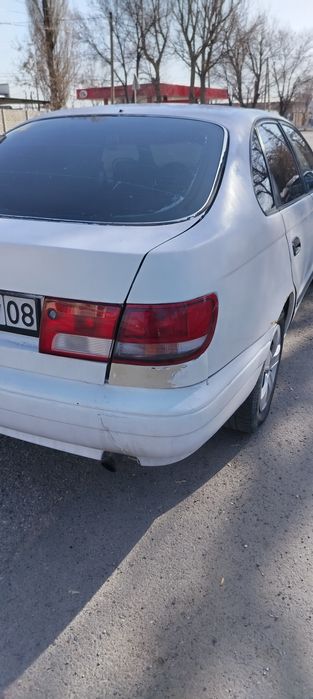 Тоета карина е продам