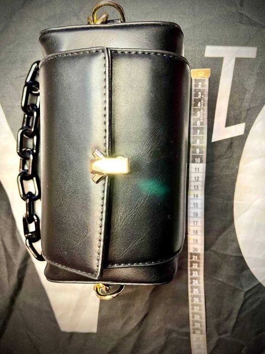 Дамска стилна чанта в черно. Нов