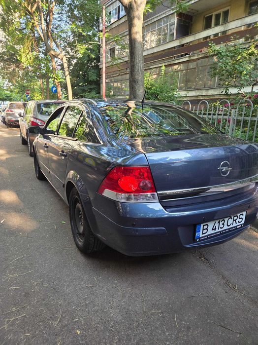 Opel Astra H Sedan