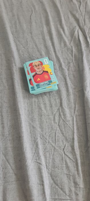 Продавам албума на Panini за световното 2026 заедно с допълнително стикери към него
