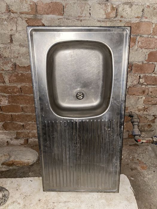 2 chiuvete si suport de hartie igienica cu 100 lei