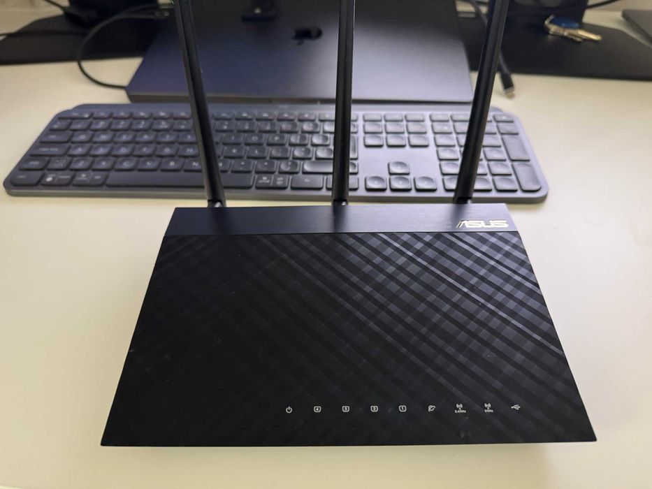 Мощен двубандов Гигабитов рутер ASUS RT-AC66U (AC1750) – отлично състояние