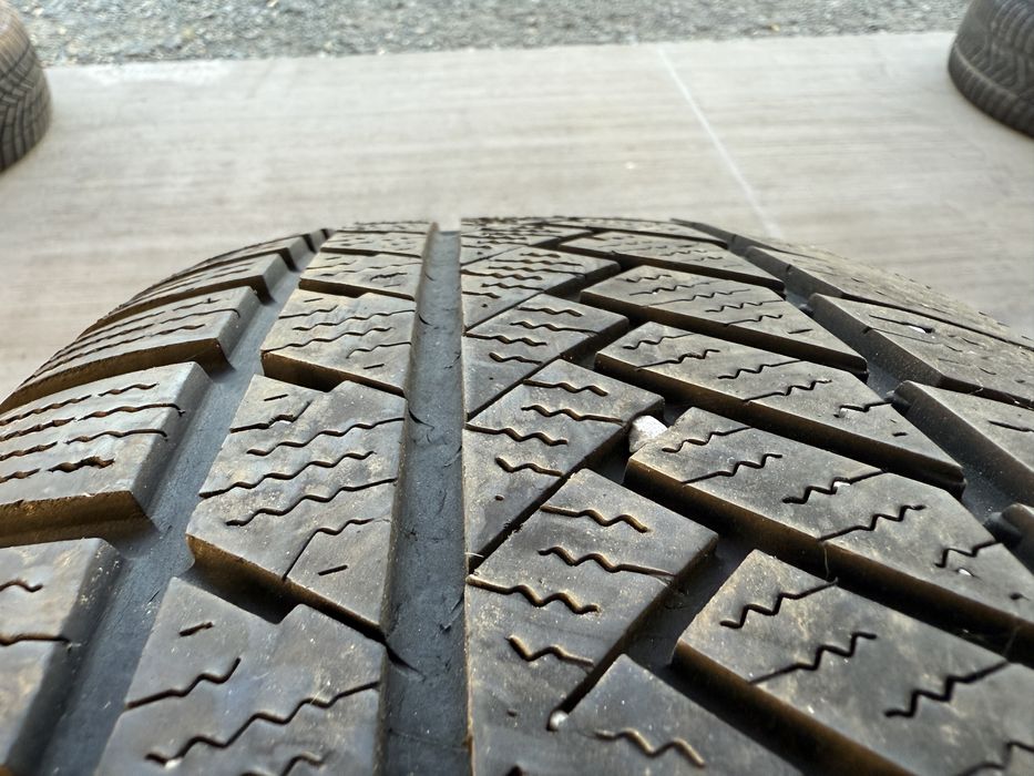 4бр. ОТЛИЧНИ Зимни Гуми 235/65R/17 -CONTINENTAL- DOT:3716- 6.4мм+5.6мм