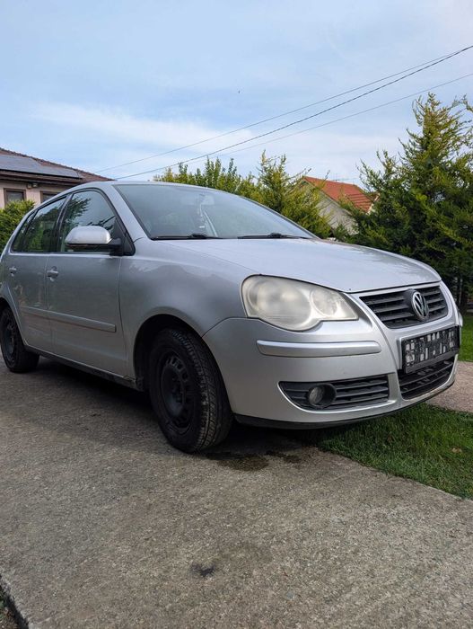 VOLKSWAGEN Polo