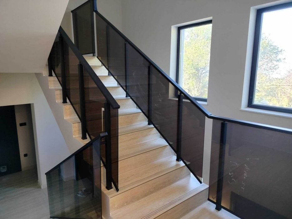 Алуминиеви парапети доставка и монтаж!