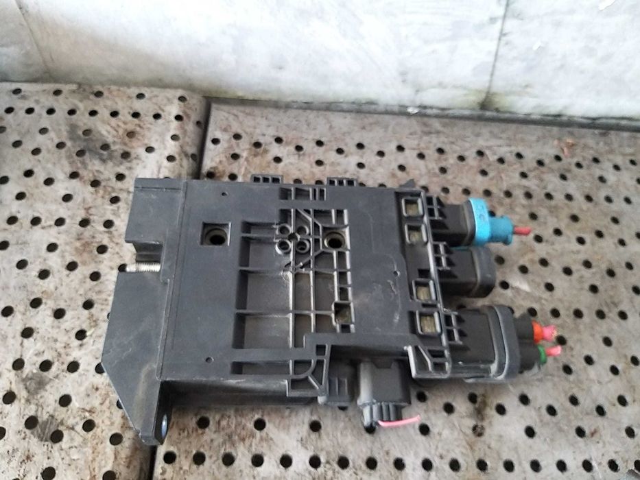 Tablou sigurante borna baterie plus 1.5 dci renault megane 3 243800011r