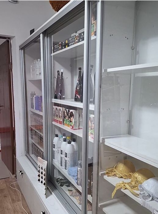 Шкаф купейный,витринный