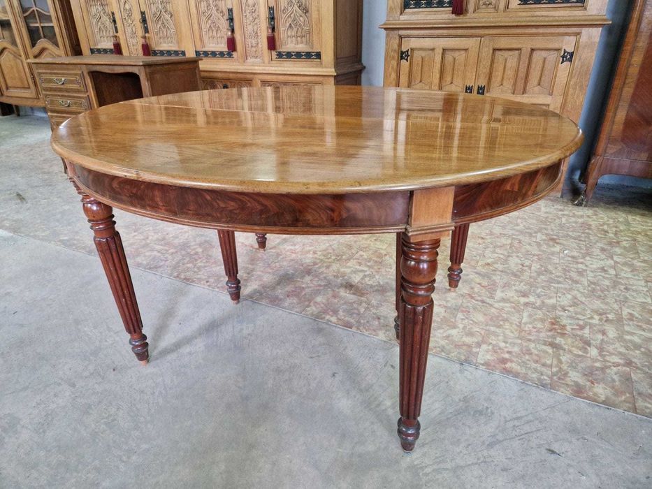 Овална трапезна маса от махагон в стил "ЛУИ XVI"