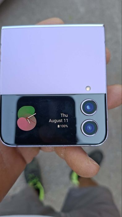 Samsung flip 4 работещ за части.