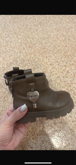 Продам  сапожки на девочку (весна)