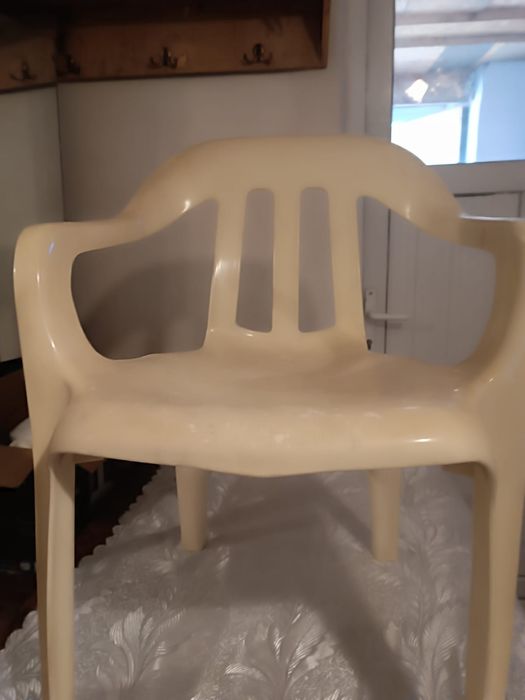 Подставка под телевизор и стульчик