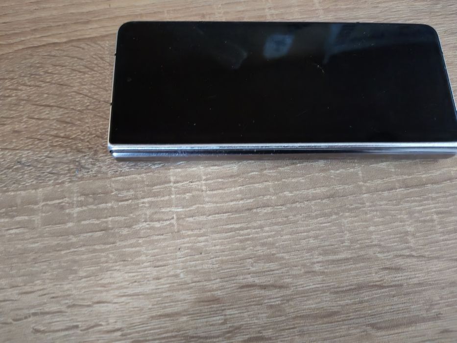 Vand sau schimb samsung Z fold 4 folosit!
