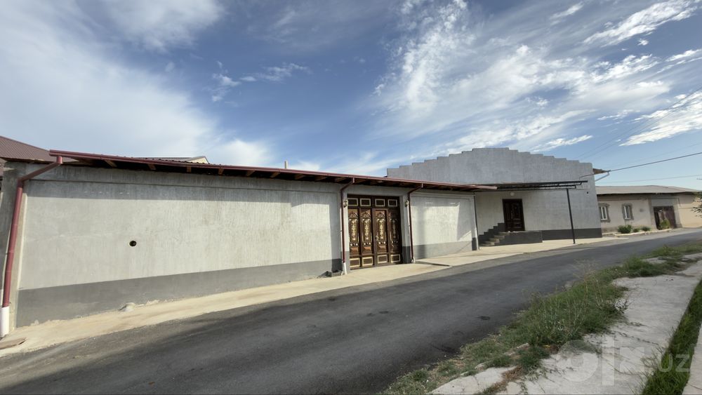 Hovli Sotiladi Xoji Ota Mahallasi Uch Qahramondan 6km