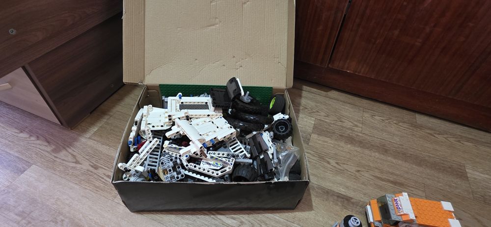 Продам лего без инструкций