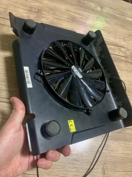 Продаю охлаждающую подставку для ноутбука Cooler Master