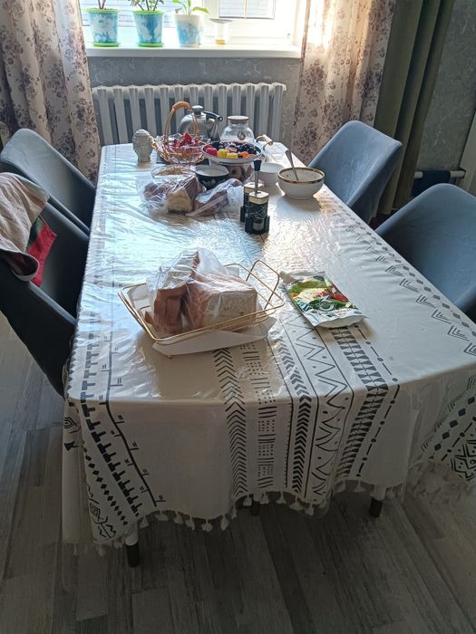 Кухонный стол со стульями