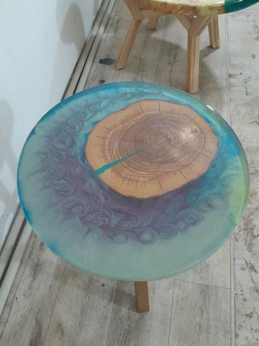 Продаю стол кофейный