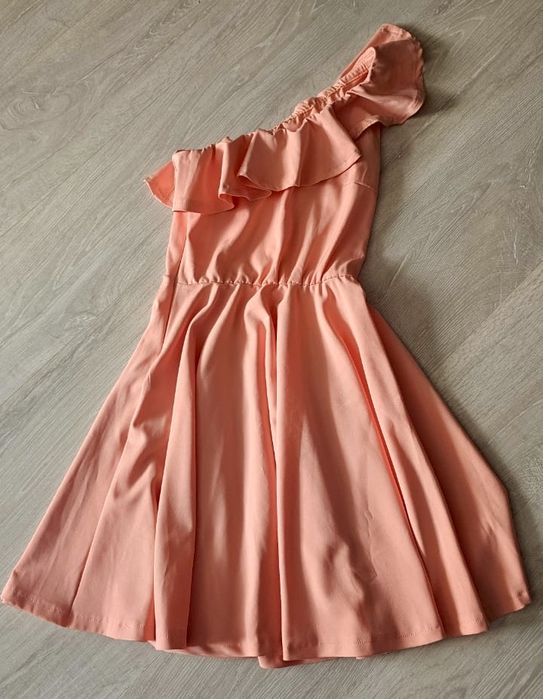 Продам платье персикового цвета
