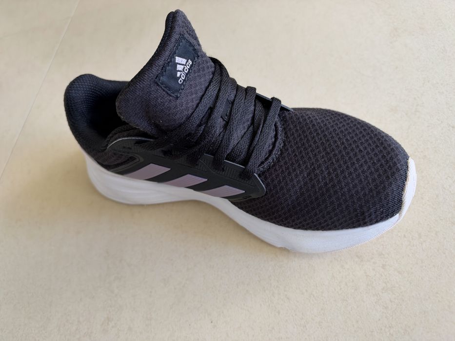 Vand Adidas pt femei marimea 39
