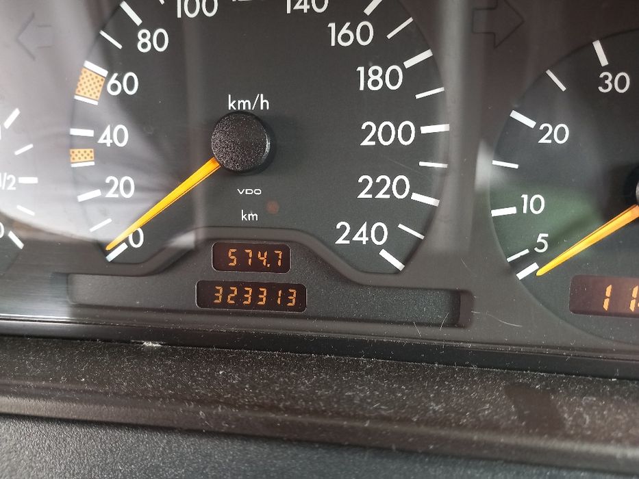 Mercedes-Benz E-Class 1996 benzină, 1.617 € — imagine 2