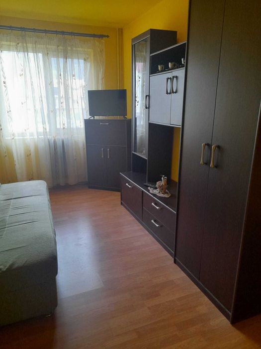 Apartament 4 camere transformat în apartament cu 3 camere plus garaj