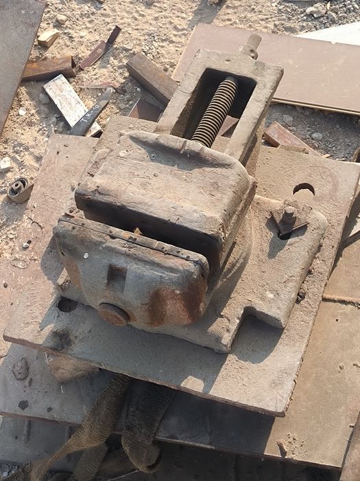 Продам Танковые тиски очень большие