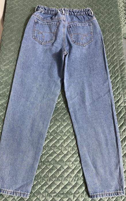 Продам новые джинсы на девочку