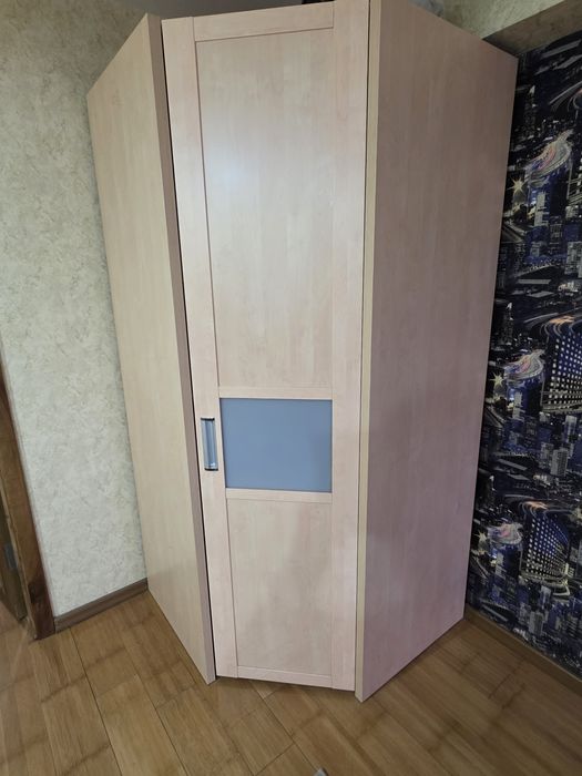 Угловой шкаф для одежды