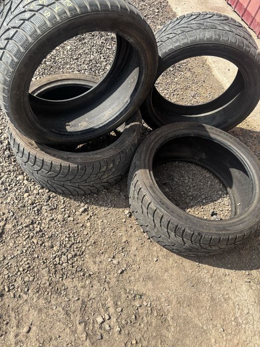 Vând cauciucuri iarnă ice blazer 275/40r 20