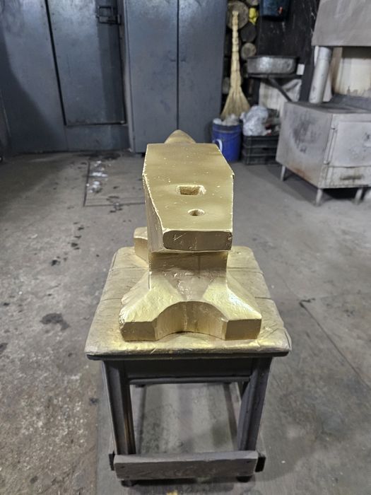 Продам наковальню на 100 кг