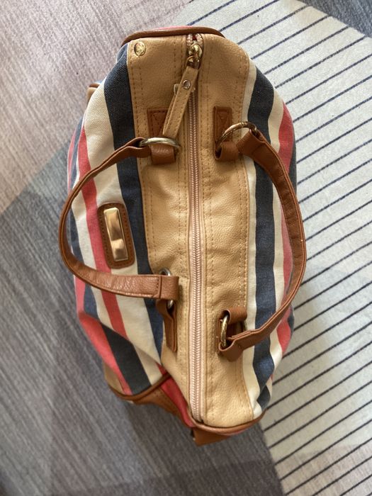 Женская сумка с ремешком