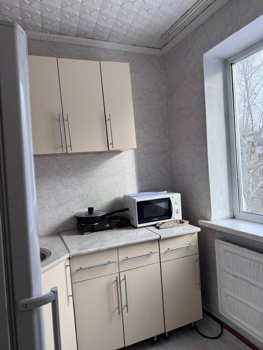 1 комнатная. 1  микрорайон.