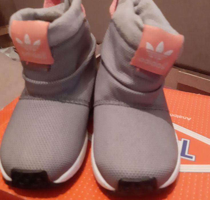 Продам кроссовки демисезонные на девочку