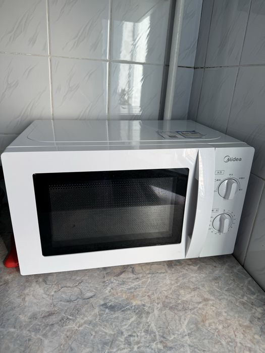 Продам микроволновку Midea