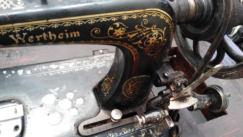 Masina de cusut veche marca WERTHEIM stare functionala