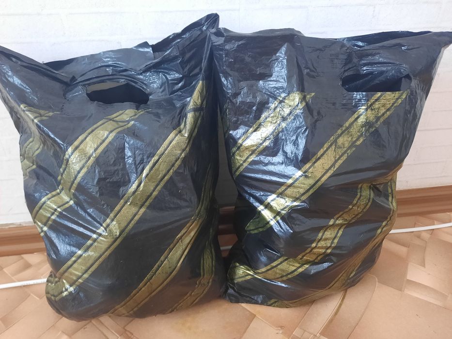 2 пакета Пряжи, нитки для вязания