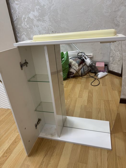 Комплект для ванной: умывальник + зеркало