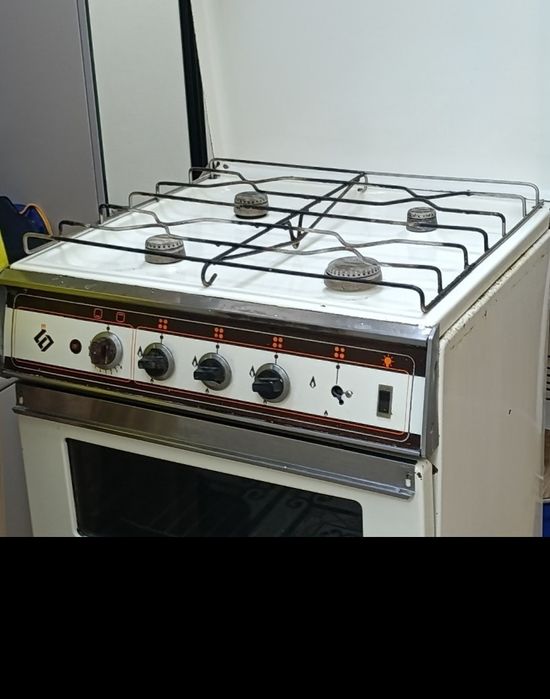 Продаётся в хорошем состоянии все в работает. Самовывоз с 4 этажа.