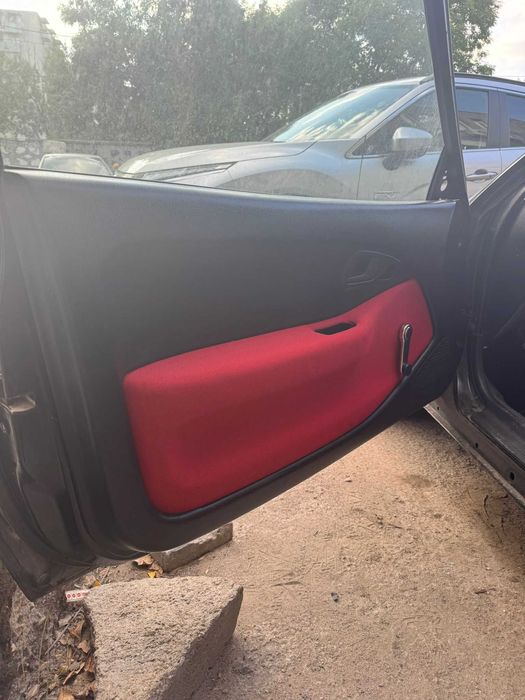 Retapitare Fete Usi Material Alcantara/Textil Toate Marcile Auto