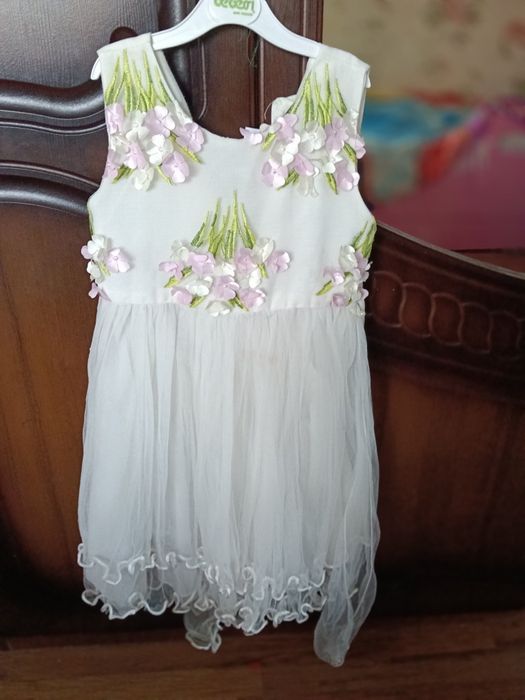 Продам праздничные платья на девочку