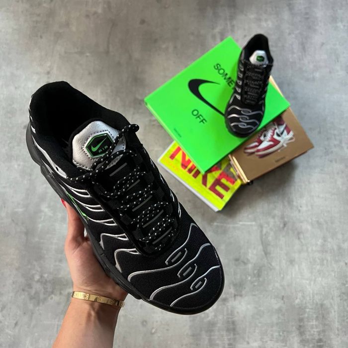 AİR MAX PLUS TN “Black Silver Green Strike”