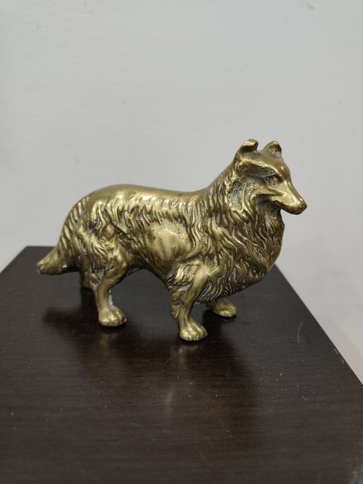 Декоративна месингова фигура – куче  Коли.